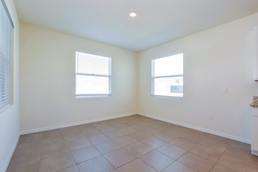 Building Photo - 5815 SW 82nd Ln.