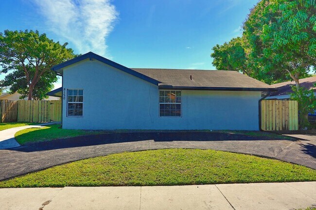 Building Photo - 8120 SW 4th Ct