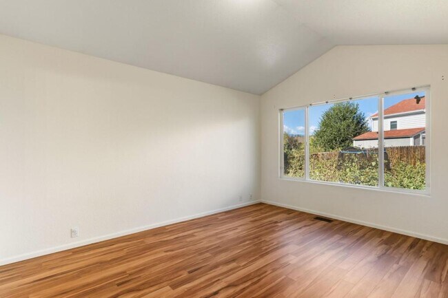 Building Photo - 8402 Snowdrop Ct