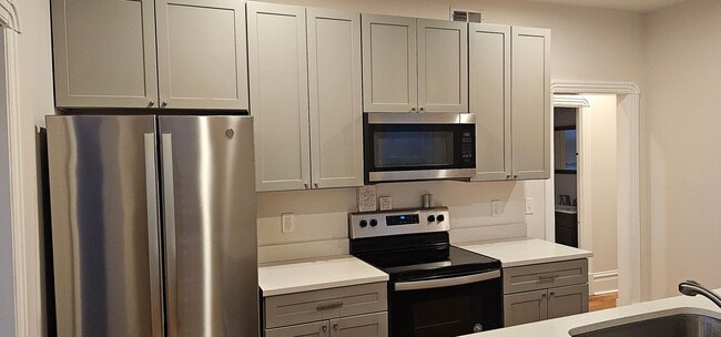 Building Photo - 3841 Shenandoah Ave