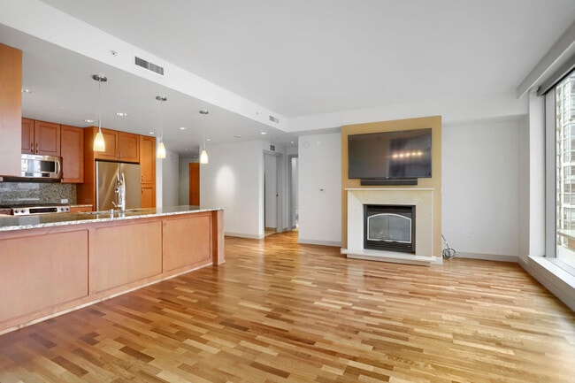 Building Photo - 10650 NE 9th Pl
