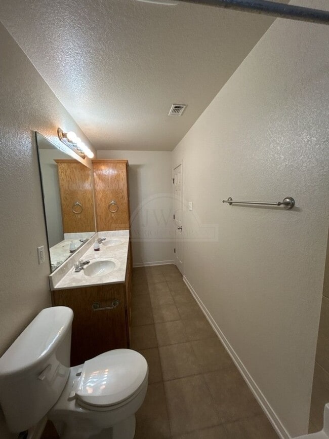 Building Photo - 1405 Cinch Dr