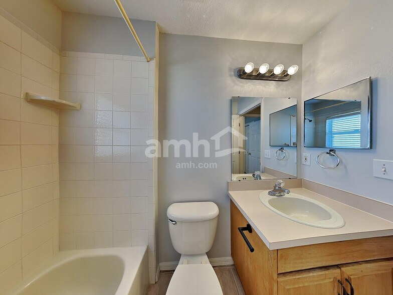 Building Photo - 10519 Sedgebrook Dr