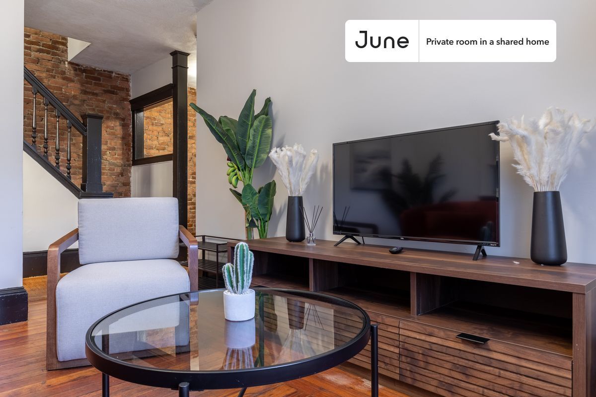 Building Photo - Room in Shared 5 bed/2 bath home