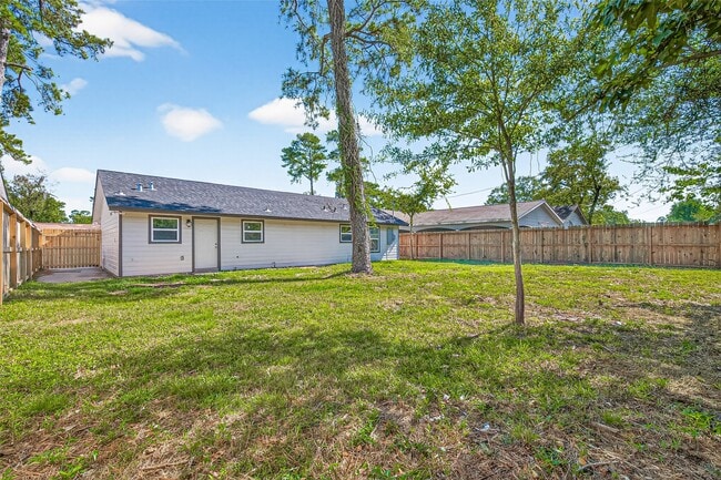 Building Photo - 10531 Royal Oaks Dr