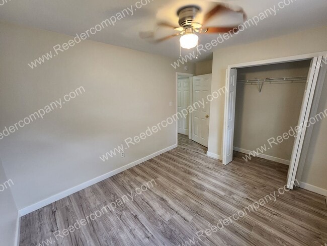Building Photo - Spacious 3 bedroom 2 bathroom house