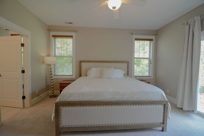 Building Photo - Cozy 3 Bedroom, 2 Bath, Fenced in Backyard in the Neighborhoods of Holly Ridge