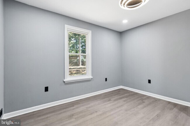 Building Photo - 39 Hidden Lake Dr