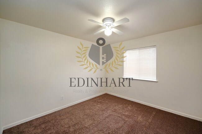 Building Photo - 2233 E Christopher Dr