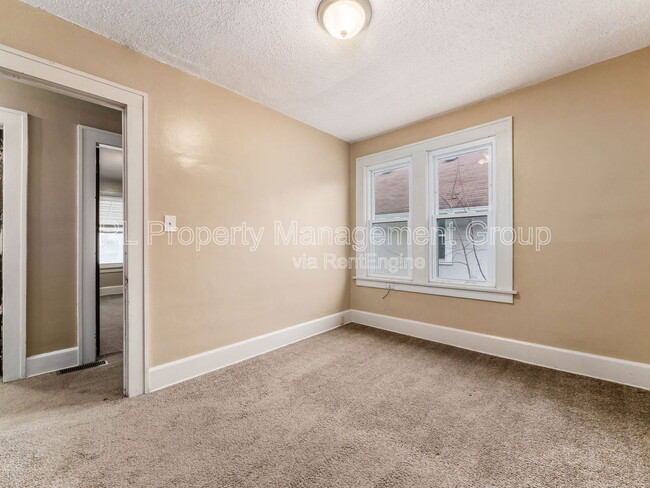 Building Photo - 730 Siebert St