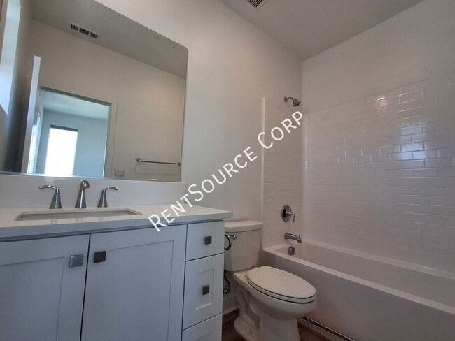 Building Photo - 26943 Pathfinder Ln