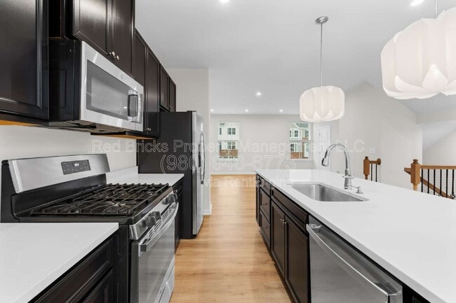 Building Photo - 2620 Grantham Place Dr