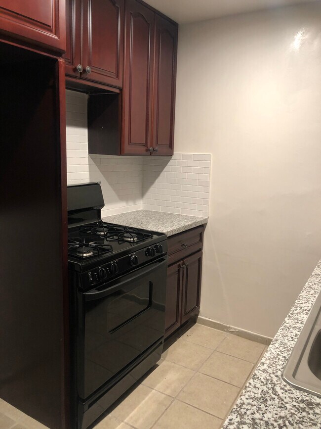 Building Photo - 407 Violet Ave