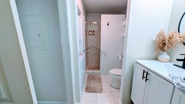 Building Photo - 10024 Strafford Oak Ct