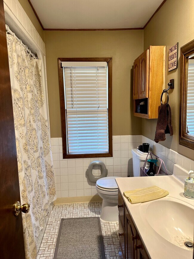 Building Photo - 5345 Wedgewood Dr