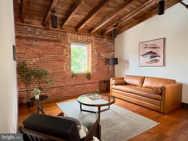 Primary Photo - 437 W Grant St