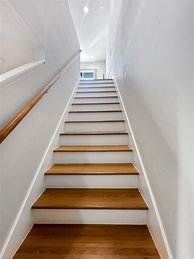 Building Photo - 4702 Oats St