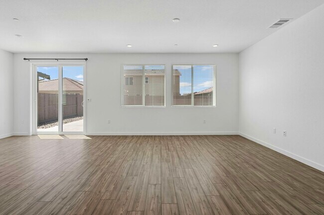 Building Photo - 3278 Vallonea St