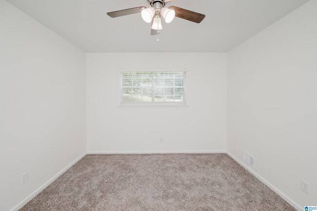 Building Photo - 1440 Hickory Ln