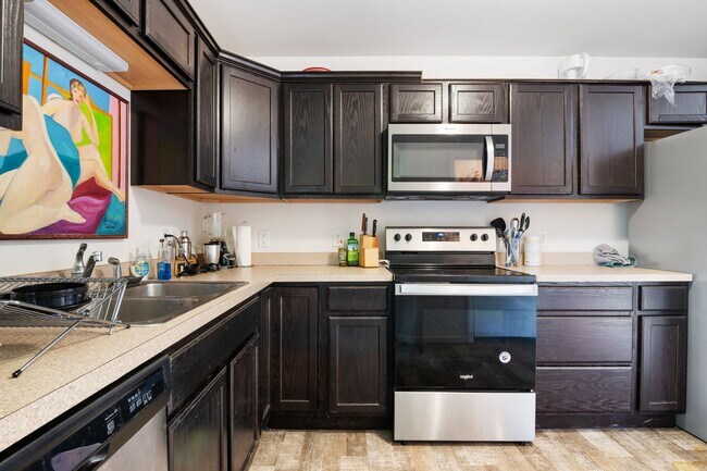 Building Photo - 1313 Giles Rd