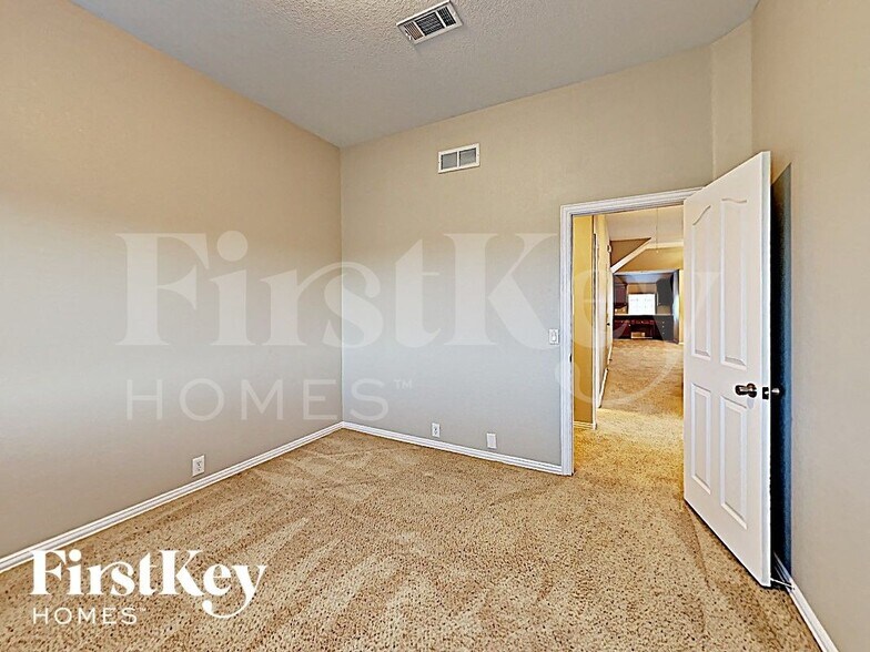 Building Photo - 816 Cutting Horse Dr