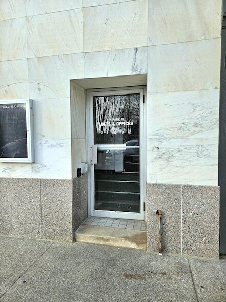 Building Photo - 4 N Park Pl