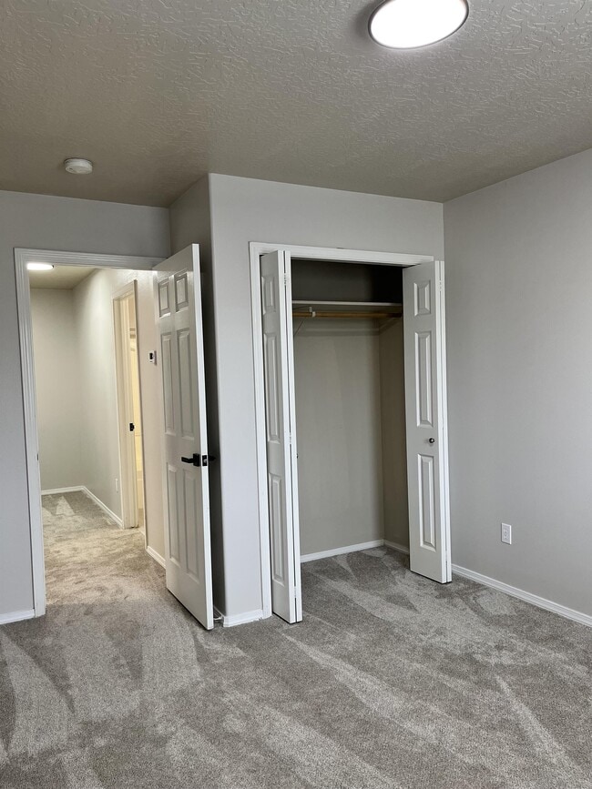 Building Photo - 2057 W Shy Creek Pl