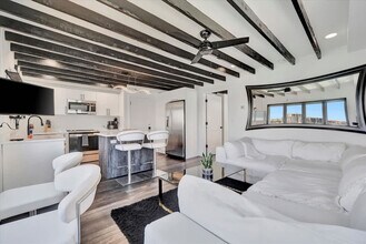 Building Photo - 483 E Shore Dr
