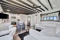 Building Photo - 483 E Shore Dr