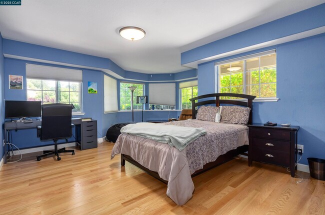 Building Photo - 3434 Woodview Dr