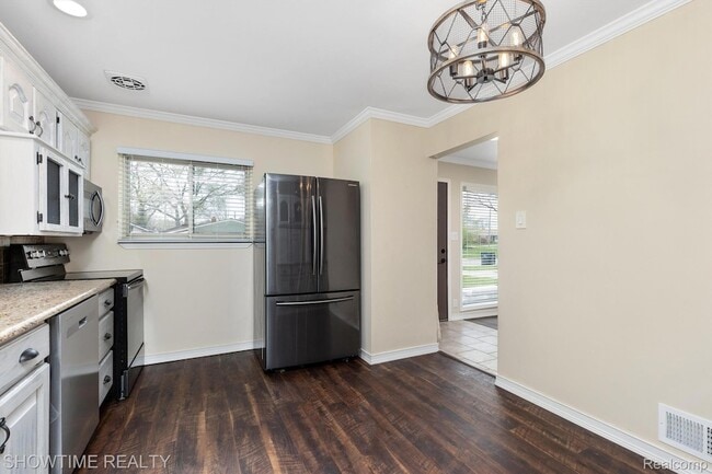 Building Photo - 31810 Briar Ln
