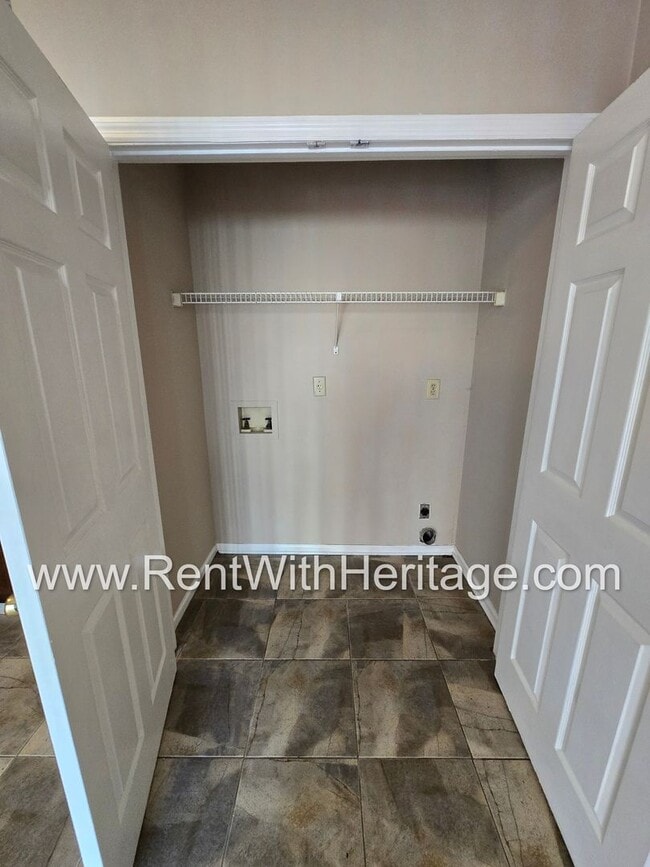 Building Photo - WOW!!! GORGEOUS DUPLEX / GREAT ROOMMATE FLOORPLAN / UPGRADES / GREAT LOCATION / PRIVATE YARD