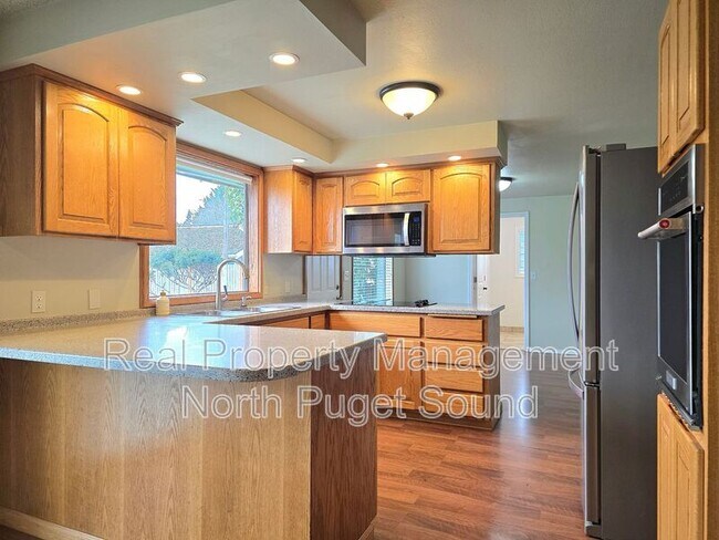 Building Photo - 8432 45th Dr NE