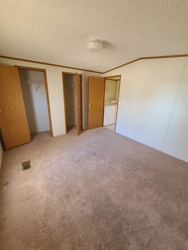 Building Photo - Newer 2 Bed 1 Bath Mobile Home