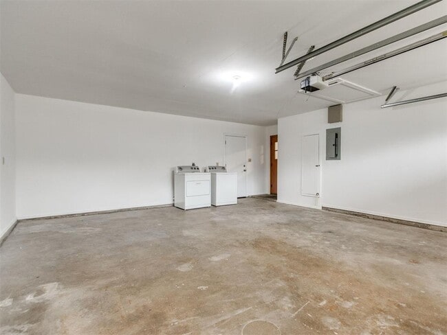 Building Photo - 1639 Westbrooke Terrace