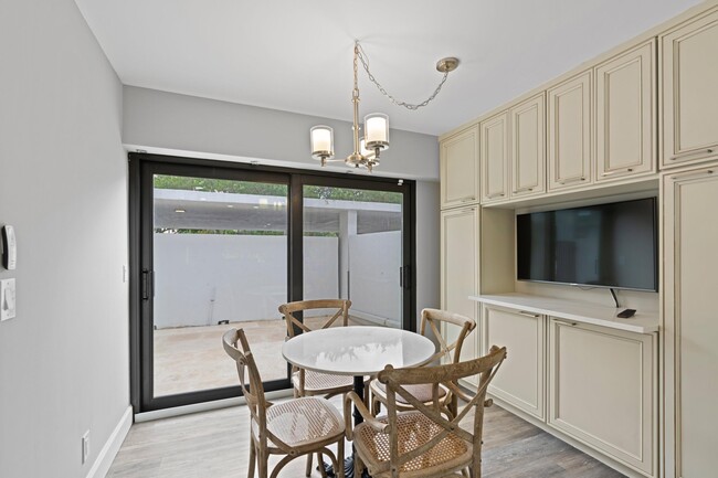Building Photo - 2435 Presidential Way