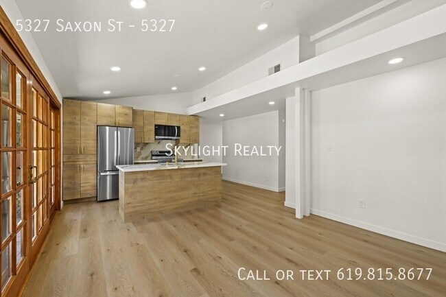 Building Photo - 5327 Saxon St