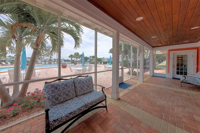 Building Photo - 222 Pompano Dr SE