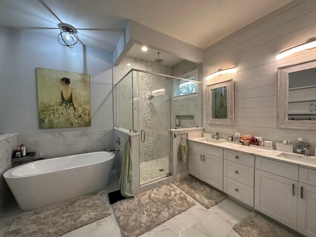 Building Photo - 104 Second Avenue Southwest