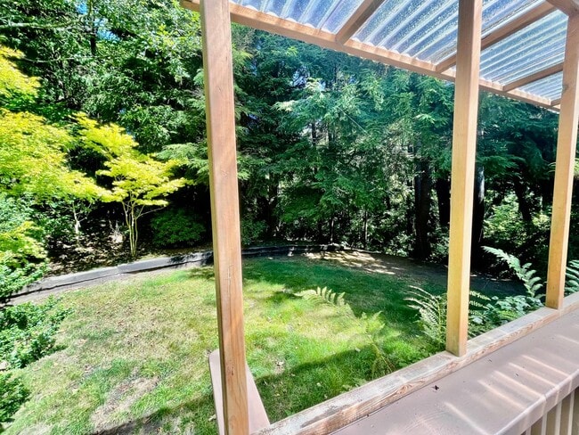 Building Photo - 3 Bedroom, 1 Bonus office/craft Room  and ...