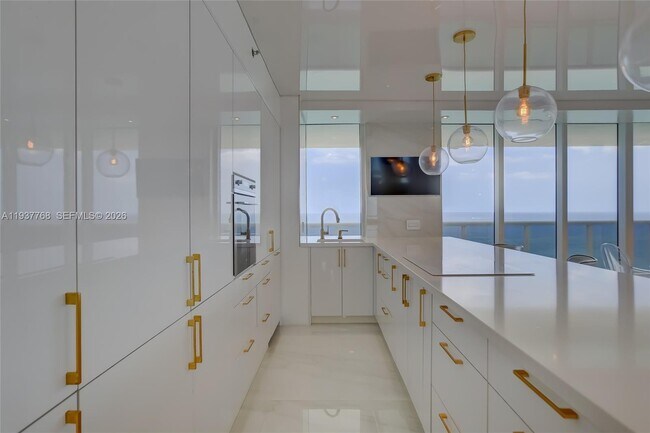 Building Photo - 1830 S Ocean Dr