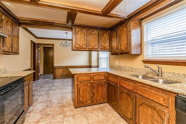 Building Photo - 708 Cactus Ct