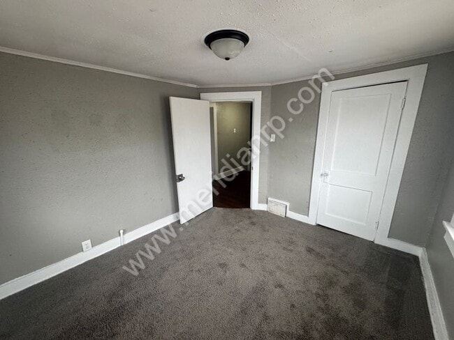 Building Photo - 3217 Raymond St