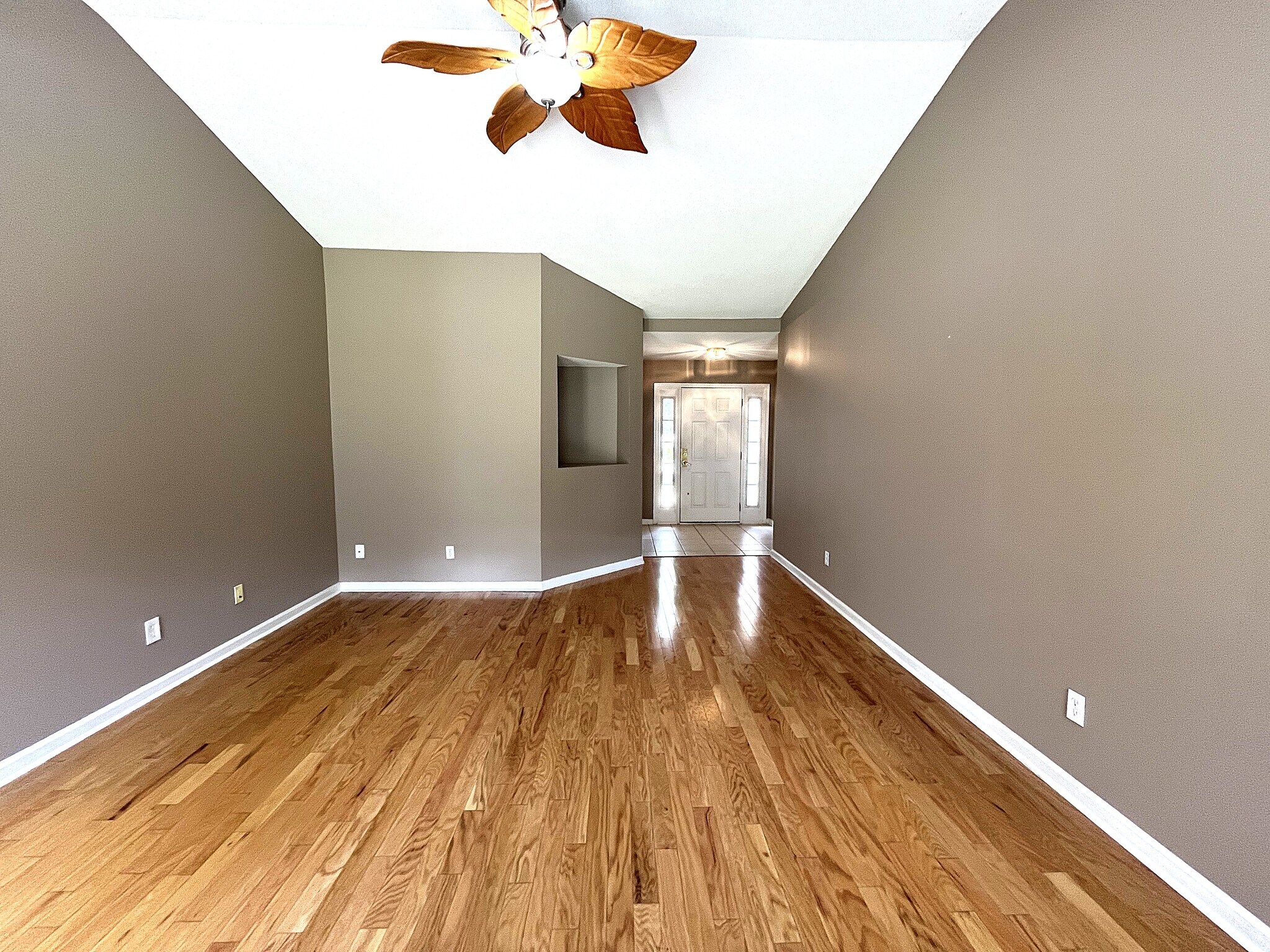 Building Photo - 485 Live Oak Walk