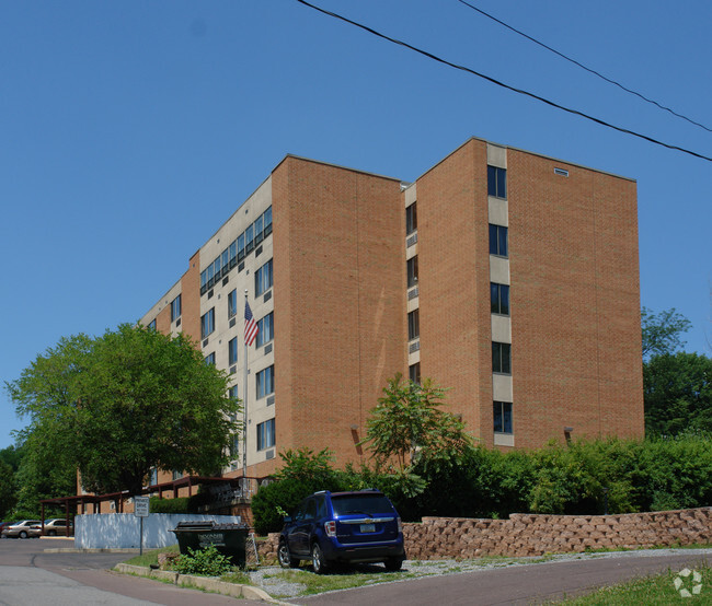 Primary Photo - Heritage Heights Apartments