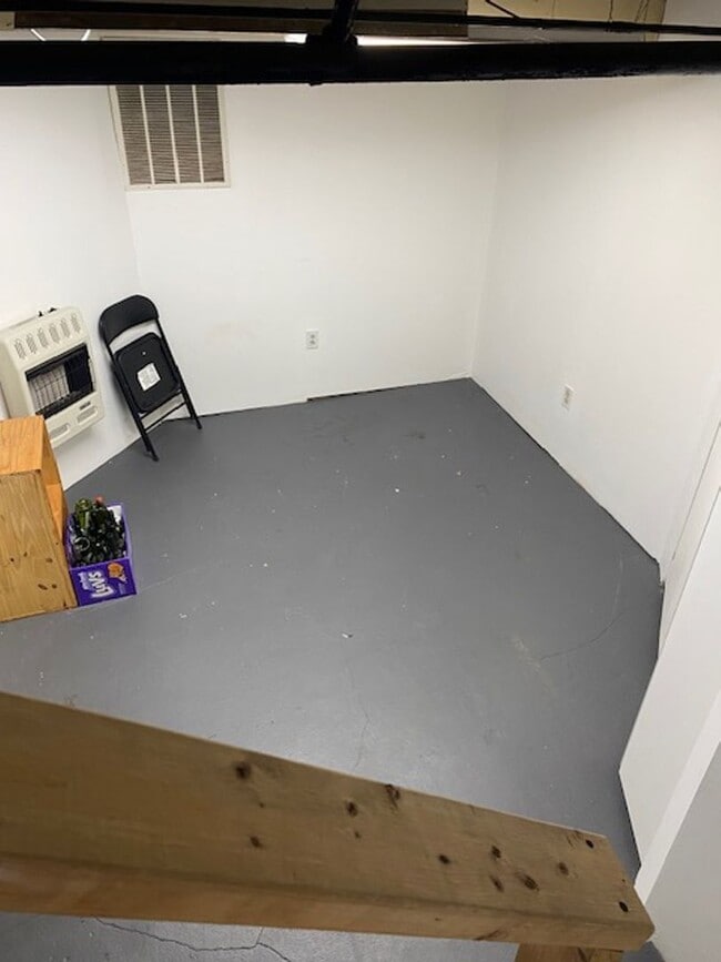 Building Photo - Welcome to 209 Amherst! Charming single-family home located in Wilson School district