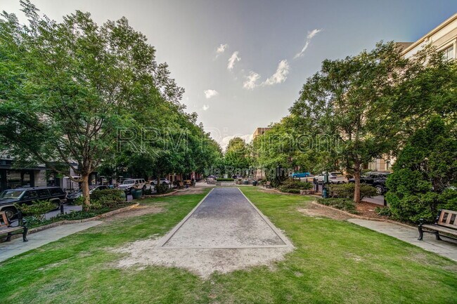 Building Photo - 925 Garrett St