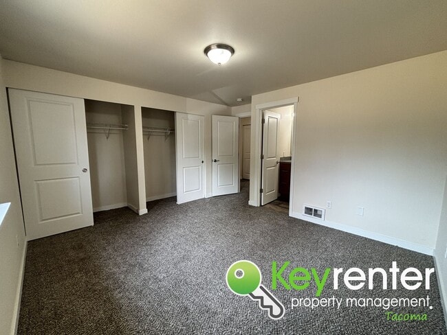 Building Photo - Spacious 3-Bedroom Home in Quiet Lakewood ...