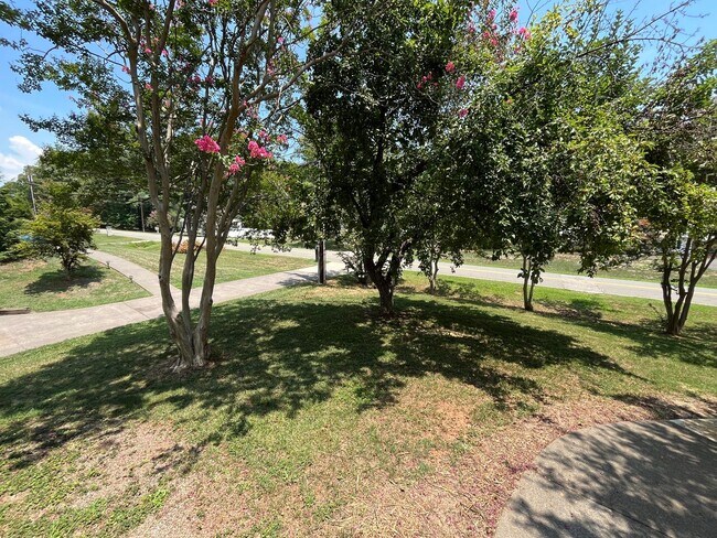 Building Photo - 1775 Ralee Dr