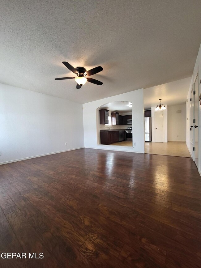 Building Photo - 1733 Shreya St